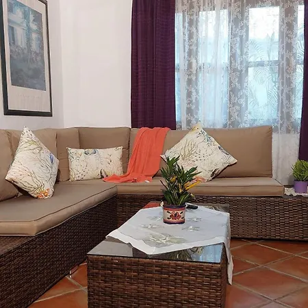 Apartamentos-monasterio-de-san-antonio-mediterranes-apartment-mit-kleiner-terrasse-im-innenhof Icod De Los Vinos