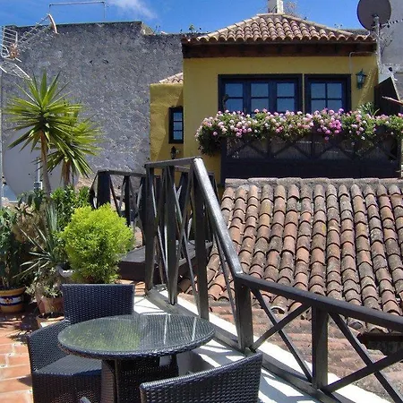 Apartamentos-monasterio-de-san-antonio-mediterranes-apartment-mit-kleiner-terrasse-im-innenhof Apartment *