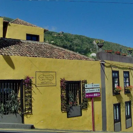 Apartamentos-monasterio-de-san-antonio-mediterranes-apartment-mit-kleiner-terrasse-im-innenhof