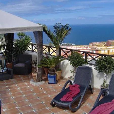 Apartamentos-monasterio-de-san-antonio-mediterranes-apartment-mit-kleiner-terrasse-im-innenhof Apartment