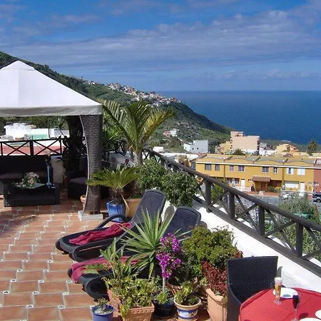Apartamentos-monasterio-de-san-antonio-mediterranes-apartment-mit-kleiner-terrasse-im-innenhof *