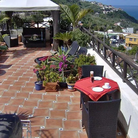 Apartamentos-monasterio-de-san-antonio-mediterranes-apartment-mit-kleiner-terrasse-im-innenhof Apartment *