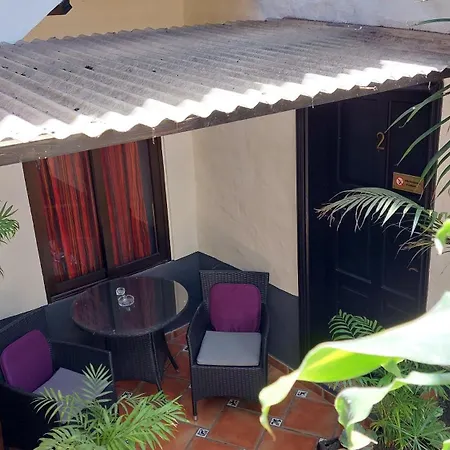 شقة Apartamentos-monasterio-de-san-antonio-mediterranes-apartment-mit-kleiner-terrasse-im-innenhof